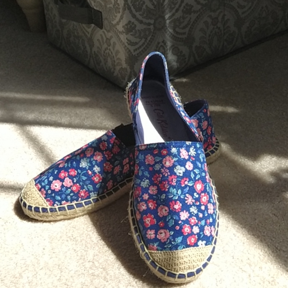 NWT Size 7 Floral Espadrilles